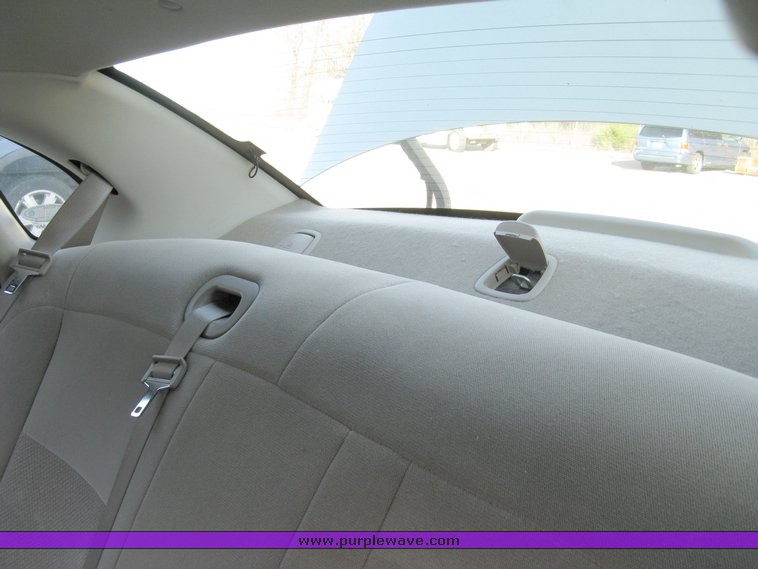 image for item 7707 2004 Ford Taurus LX