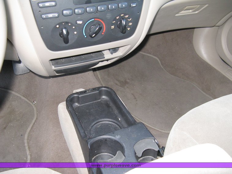 image for item 7707 2004 Ford Taurus LX