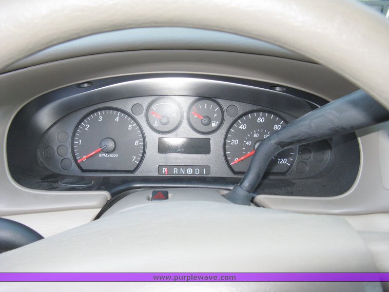 image for item 7707 2004 Ford Taurus LX