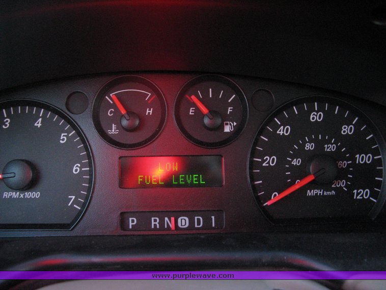 image for item 7707 2004 Ford Taurus LX