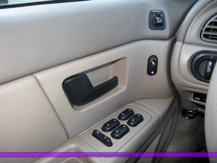 image for item 7707 2004 Ford Taurus LX