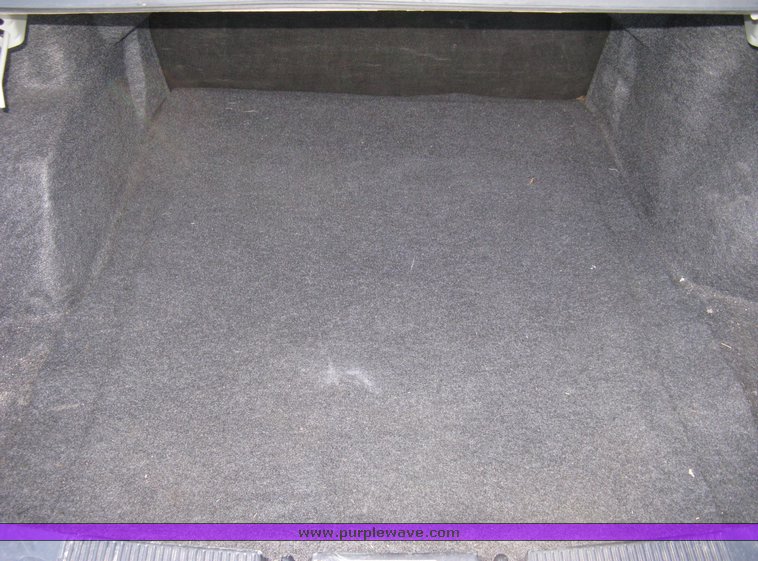 image for item 7707 2004 Ford Taurus LX