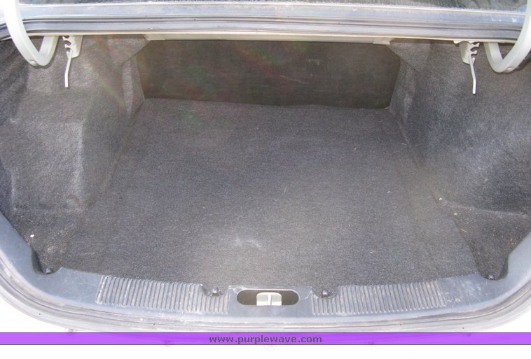 image for item 7707 2004 Ford Taurus LX
