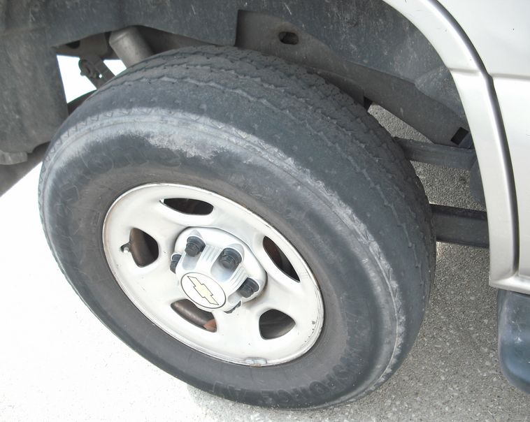 image for item 8001 2004 Chevrolet Tahoe