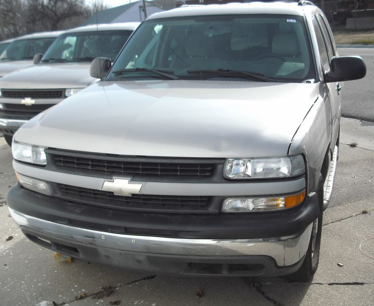 image for item 8001 2004 Chevrolet Tahoe