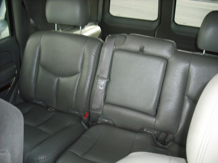 image for item 8001 2004 Chevrolet Tahoe