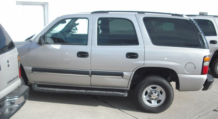 image for item 8002 2004 Chevrolet Tahoe