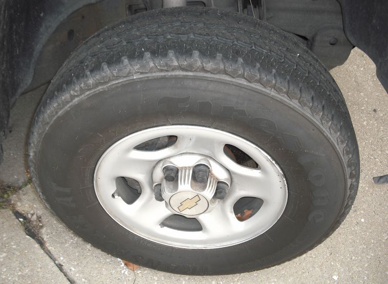 image for item 8002 2004 Chevrolet Tahoe