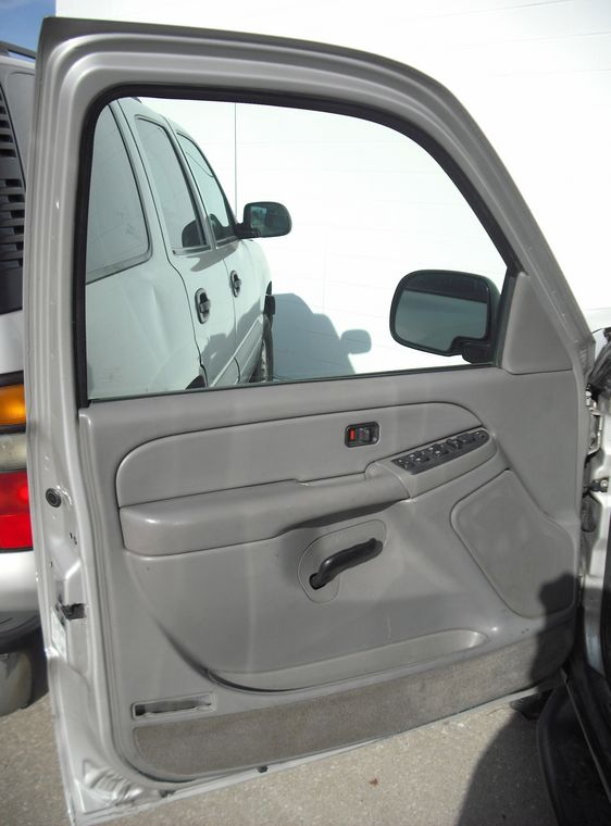 image for item 8002 2004 Chevrolet Tahoe