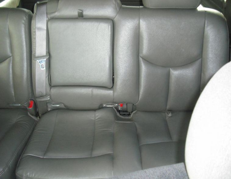 image for item 8002 2004 Chevrolet Tahoe