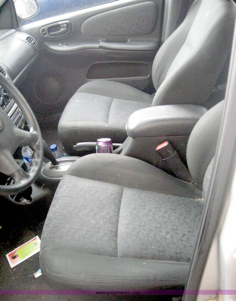 image for item 8639 2002 Dodge Neon ES