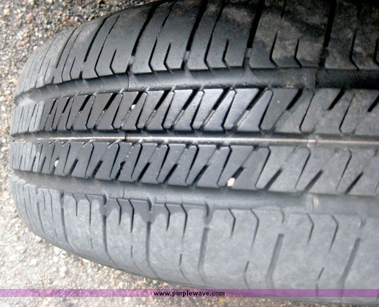 image for item 8639 2002 Dodge Neon ES