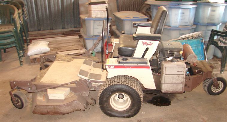 image for item 9001 2002 Grasshopper 618 riding lawn mower