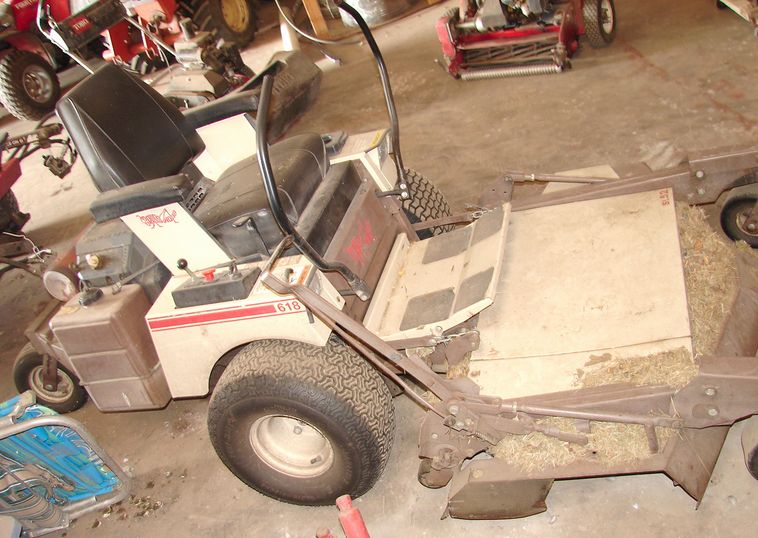 image for item 9001 2002 Grasshopper 618 riding lawn mower