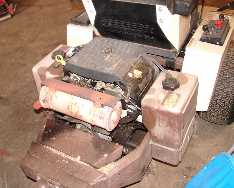 image for item 9001 2002 Grasshopper 618 riding lawn mower