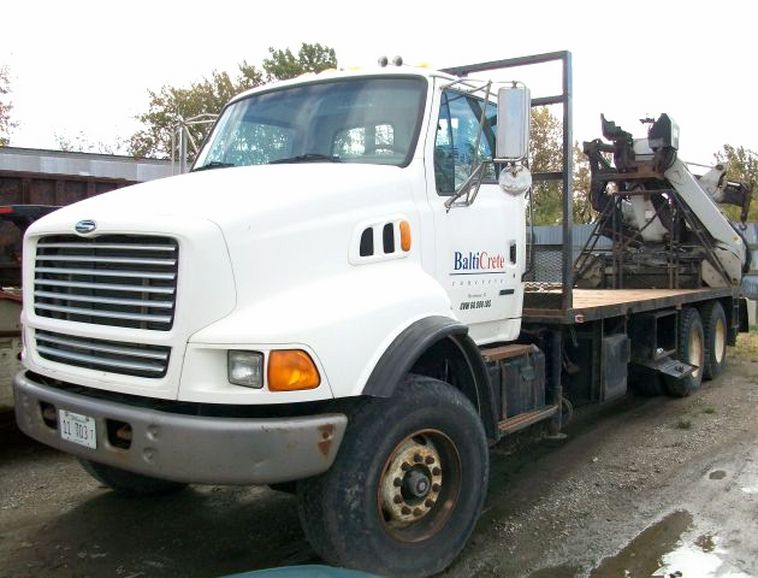 image for item 1000 1999 Sterling LT9513 tri-axle boom truck