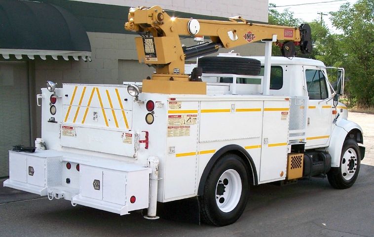 image for item 1001 1998 International 4700LP mechanic's truck