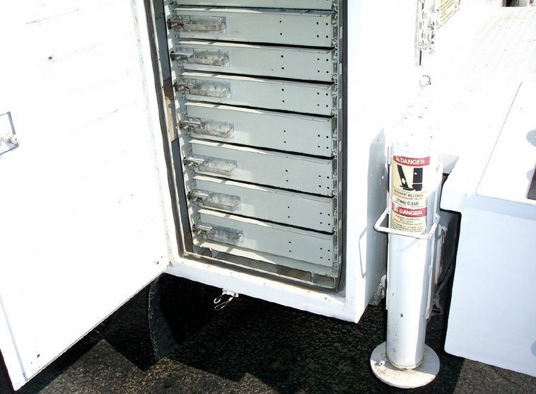 image for item 1001 1998 International 4700LP mechanic's truck