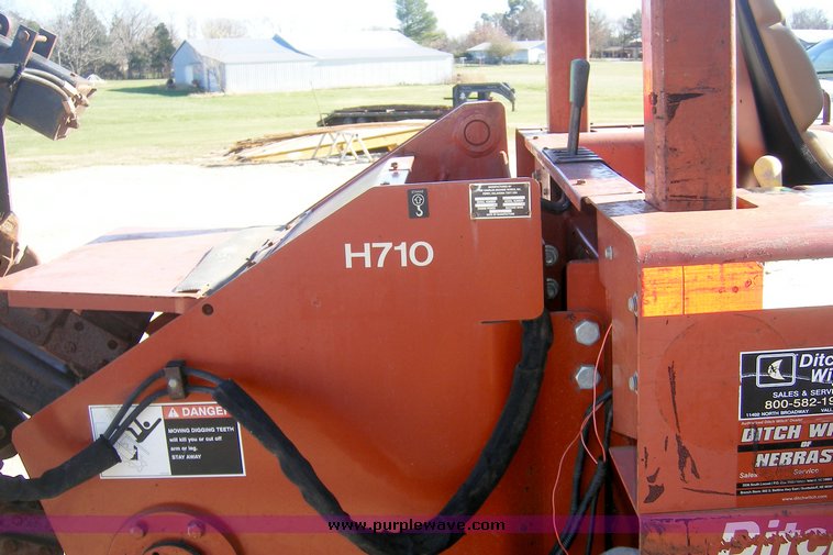 image for item 1022 1996 Ditch Witch 8020 trencher