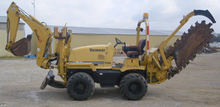 image for item 1100 Vermeer RT850 rubber tire trencher