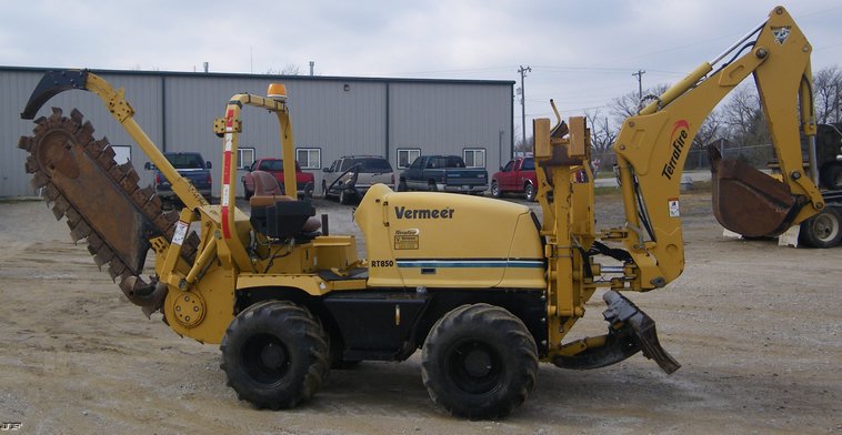 image for item 1100 Vermeer RT850 rubber tire trencher