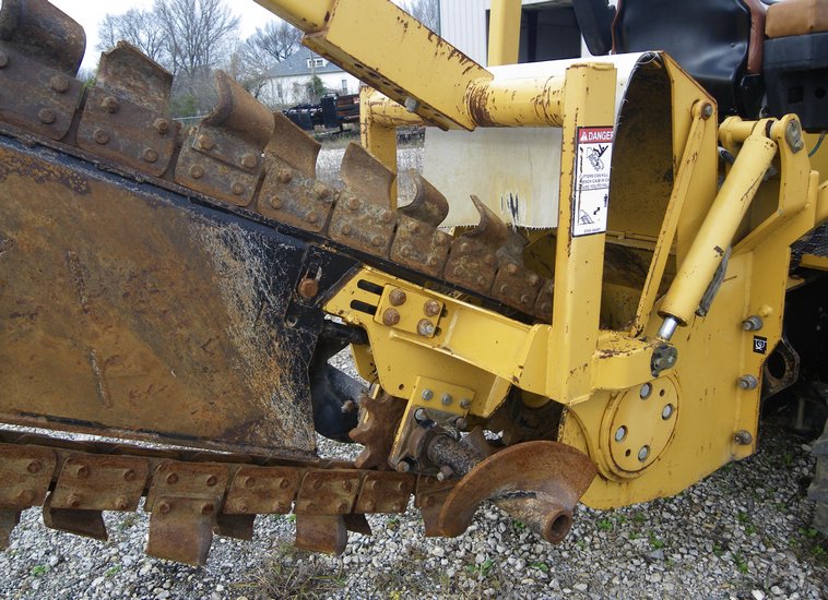 image for item 1100 Vermeer RT850 rubber tire trencher