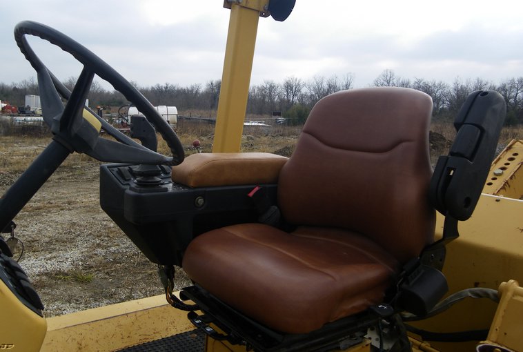 image for item 1100 Vermeer RT850 rubber tire trencher