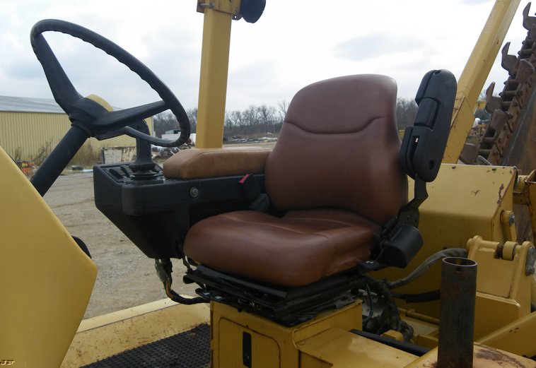 image for item 1100 Vermeer RT850 rubber tire trencher