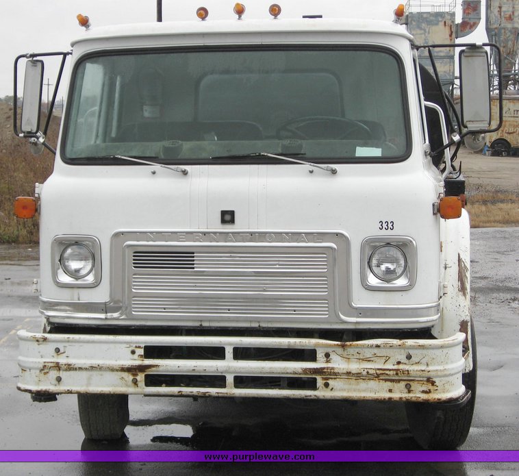 image for item 1502 1985 International Cargostar 1854 etnyre oil distributor truck