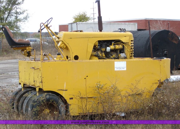 image for item 1506 1965 Tampo SP9 rubber tire roller