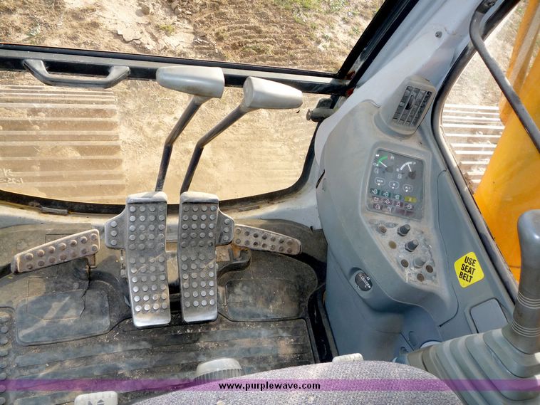 image for item 2000 1997 John Deere 270LC excavator