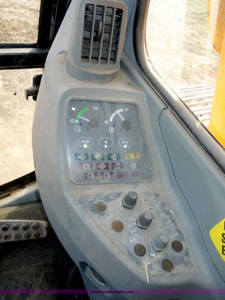 image for item 2000 1997 John Deere 270LC excavator