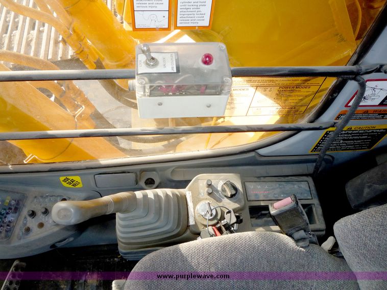 image for item 2000 1997 John Deere 270LC excavator