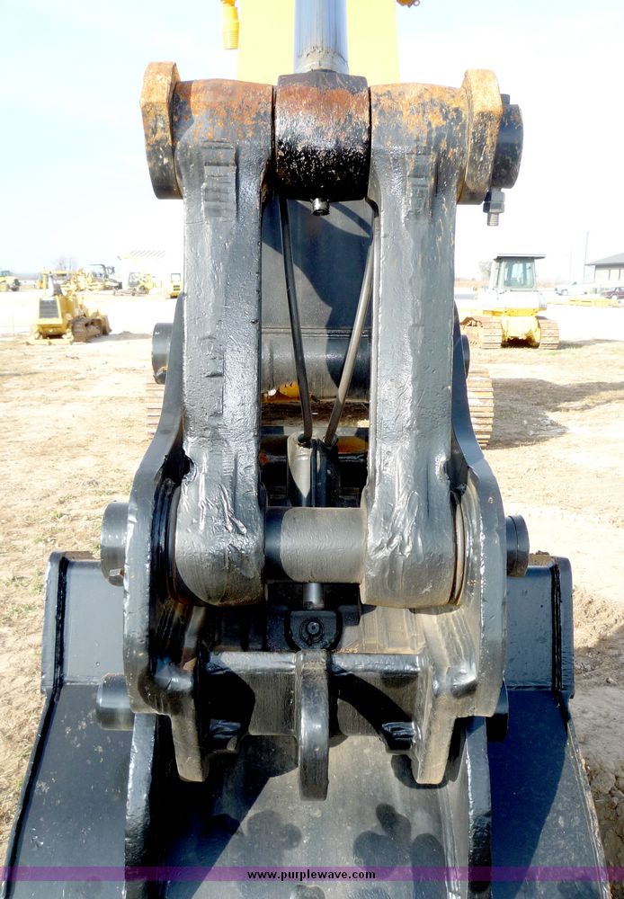 image for item 2000 1997 John Deere 270LC excavator