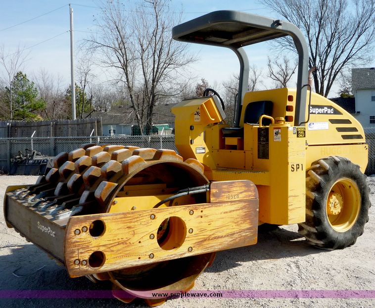 image for item 2001 2004 Superpac 6620 vibratory compactor