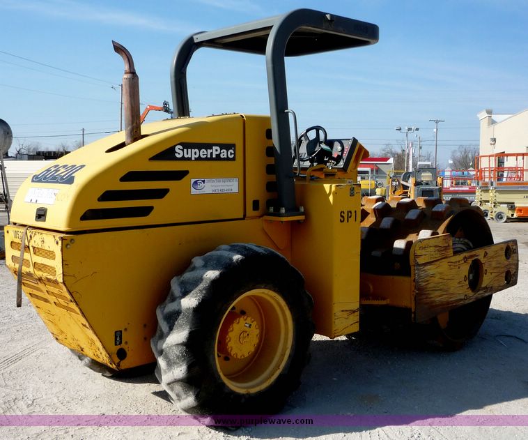 image for item 2001 2004 Superpac 6620 vibratory compactor