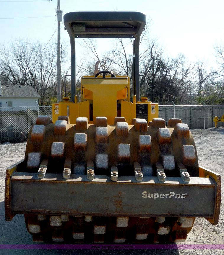 image for item 2001 2004 Superpac 6620 vibratory compactor