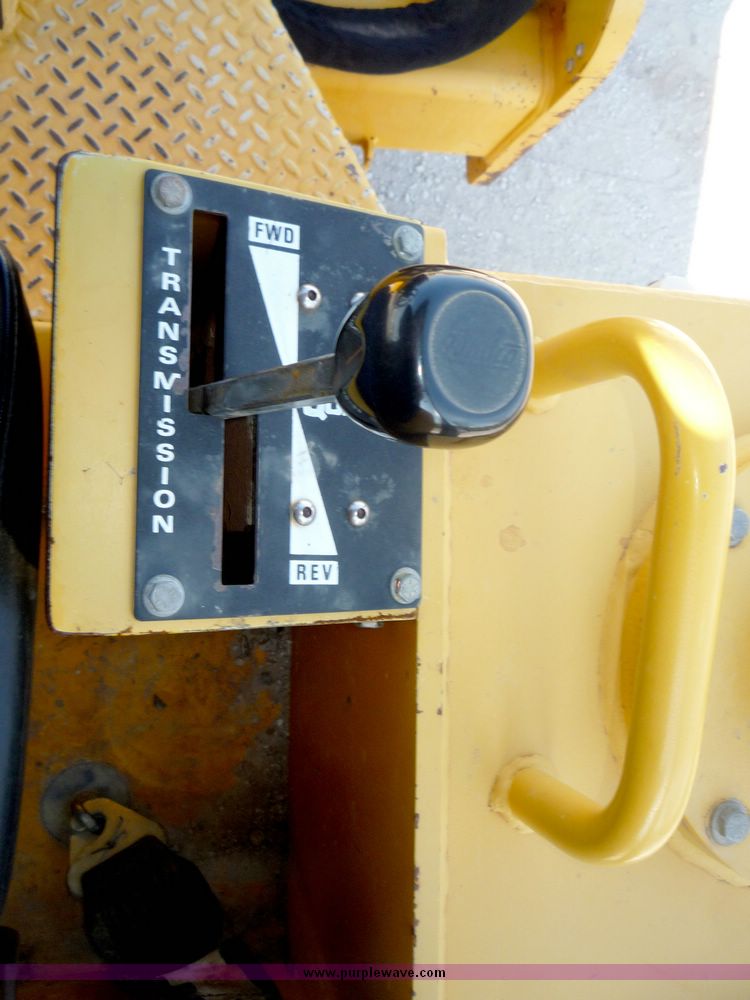 image for item 2001 2004 Superpac 6620 vibratory compactor