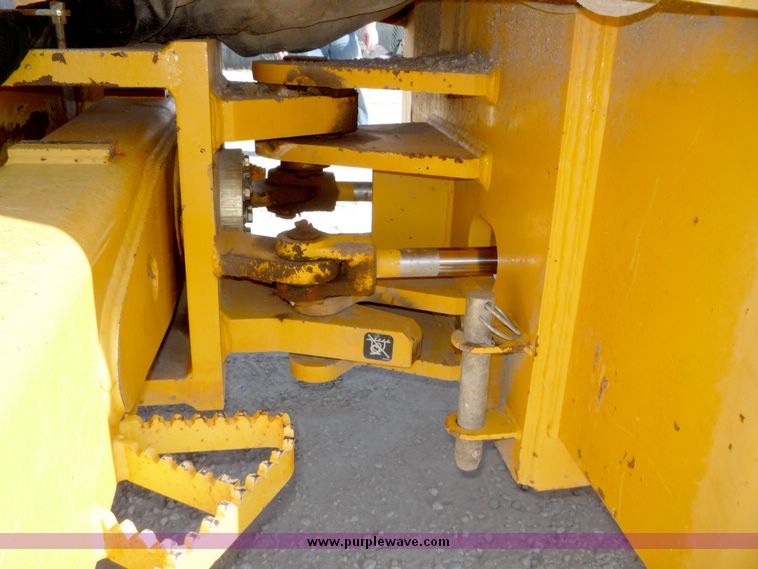 image for item 2001 2004 Superpac 6620 vibratory compactor