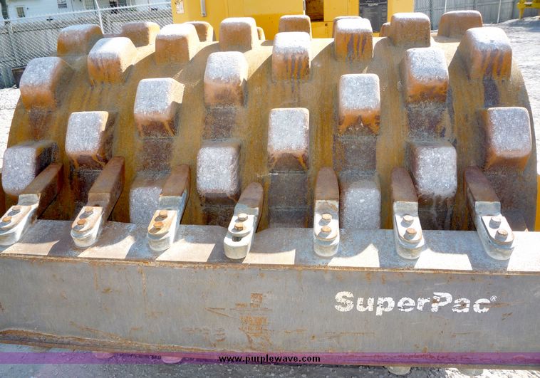 image for item 2001 2004 Superpac 6620 vibratory compactor