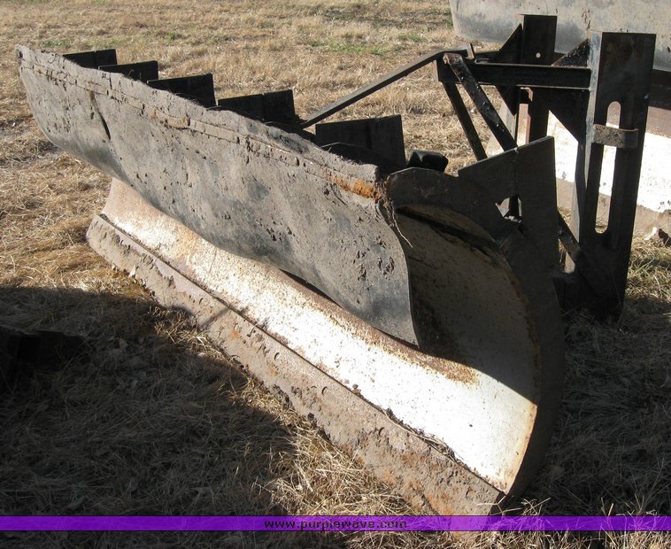 image for item 3001 Truck-mounted 10' snow blade