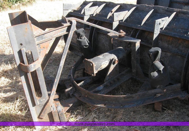 image for item 3001 Truck-mounted 10' snow blade