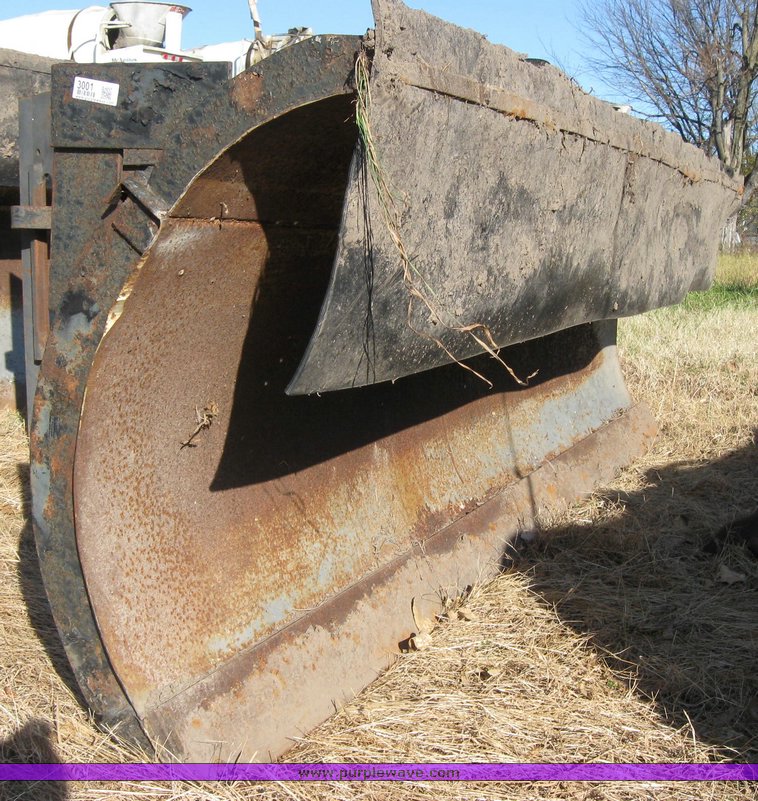 image for item 3001 Truck-mounted 10' snow blade