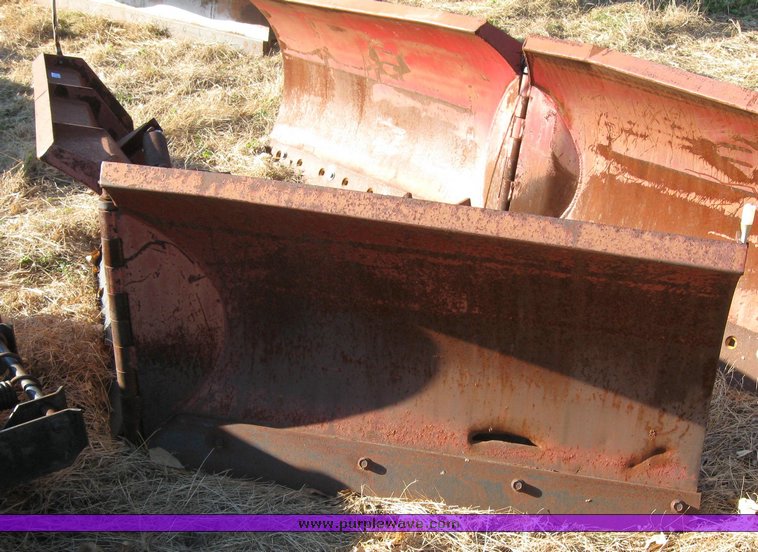 image for item 3025 Boss Power V 9'2" adjustable snow blade