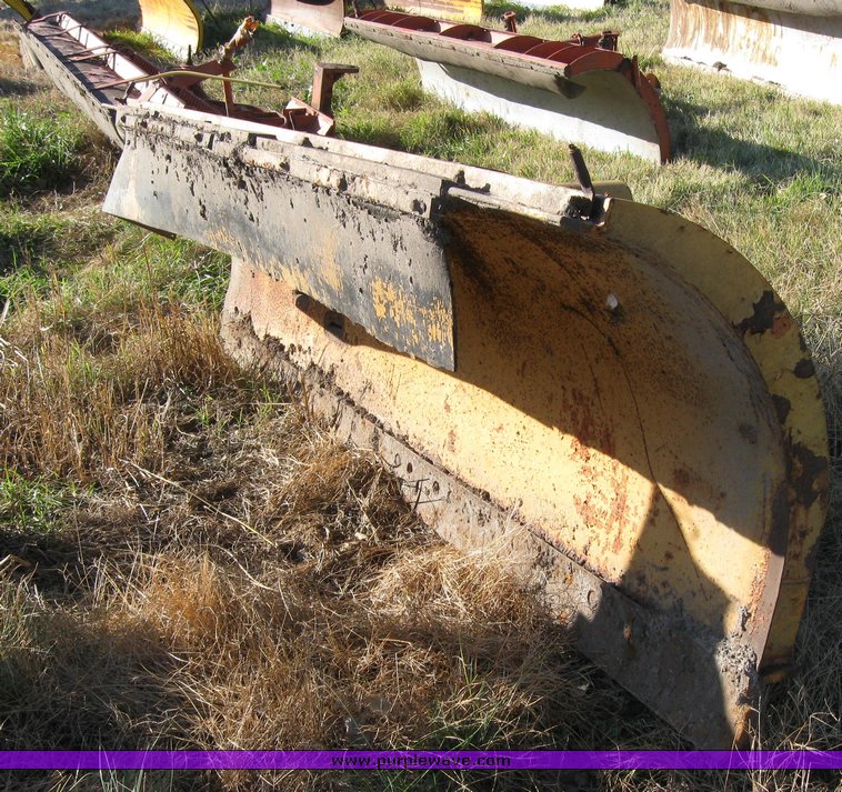 image for item 3027 Henke 41.R12 truck mount 10' snow blade