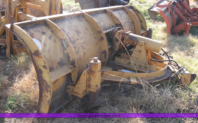 image for item 3027 Henke 41.R12 truck mount 10' snow blade