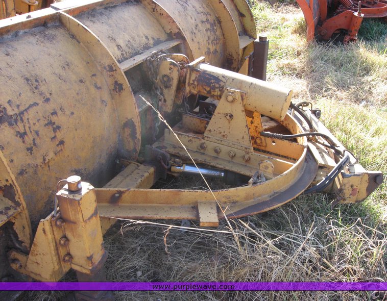 image for item 3027 Henke 41.R12 truck mount 10' snow blade