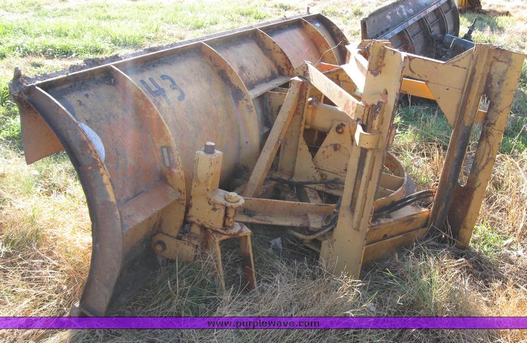 image for item 3028 Henke 41.R12 truck mount 10' snow blade