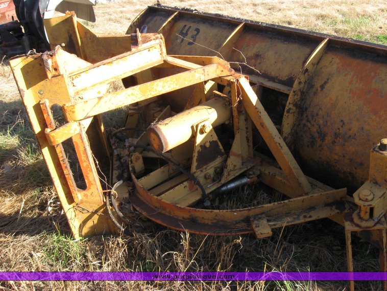 image for item 3028 Henke 41.R12 truck mount 10' snow blade