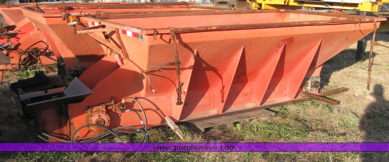 image for item 3043 Fiberglass Co. 195 SK spreader box